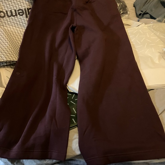 NWT Lululemon Scuba Mid-Rise Wide-Leg Pant *Short, S, Goodnight Plum - Picture 2 of 6
